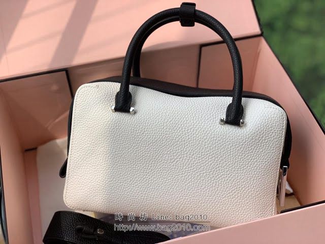 DELVAUX女包 標誌性包款 旋轉拎著提把D扣環 德爾沃女手提包 CL0028 小方包白配黑 Delvaux信封袋  fcs1266